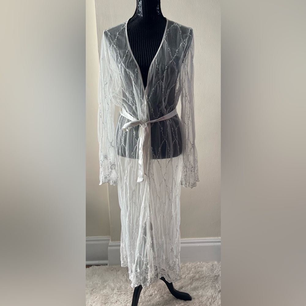 La Vie En Rose 🌹Creamy White  Mesh Lace Long Robe Size L/XL